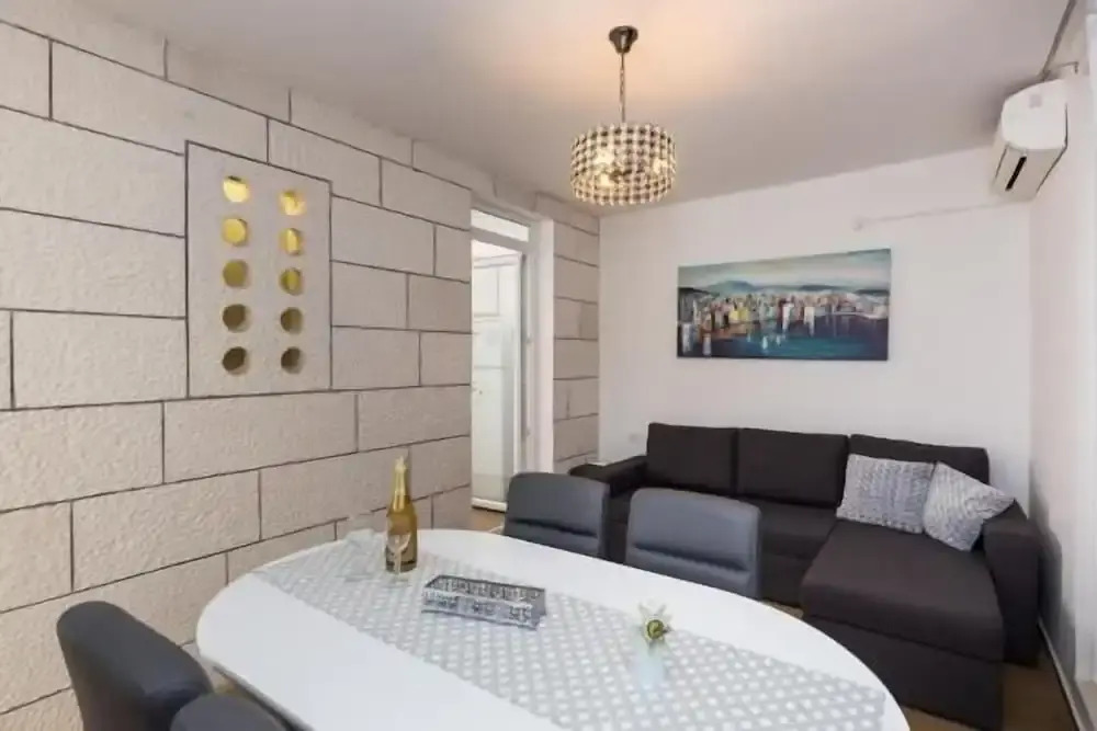 Apartment Hitri - One Bedroom Apartment With Terrace and Garden View