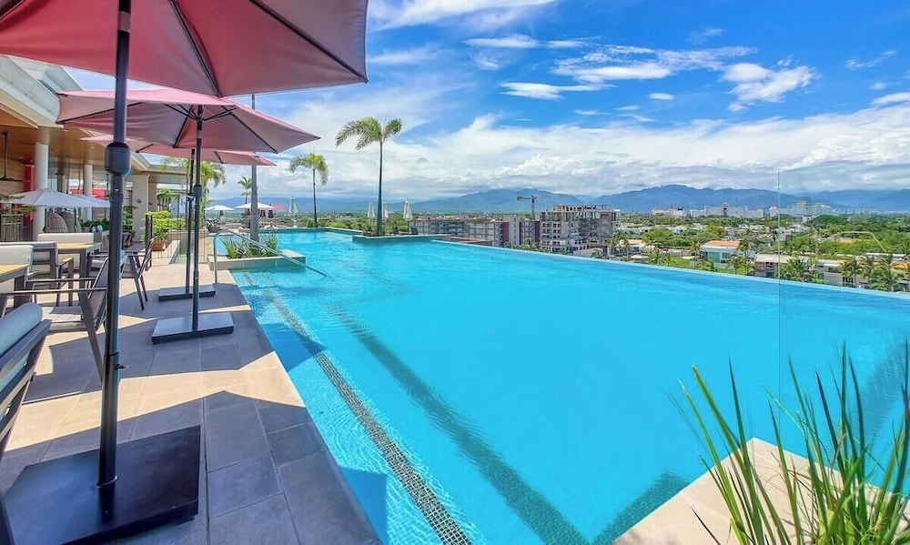 2BR Penthouse in Nuevo Vallarta - Terrace - Pool