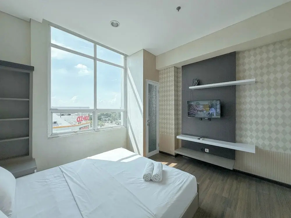 2Br Apartment Near Tunjangan Plaza In City Center At Trillium Residence