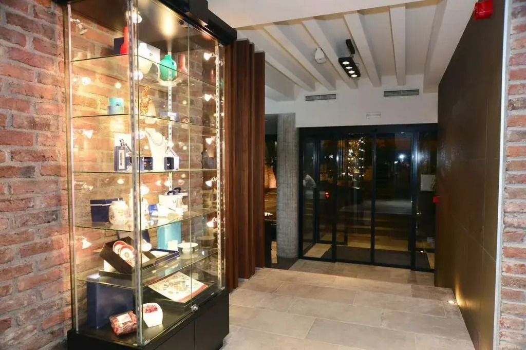 Alexandar Square Boutique Hotel