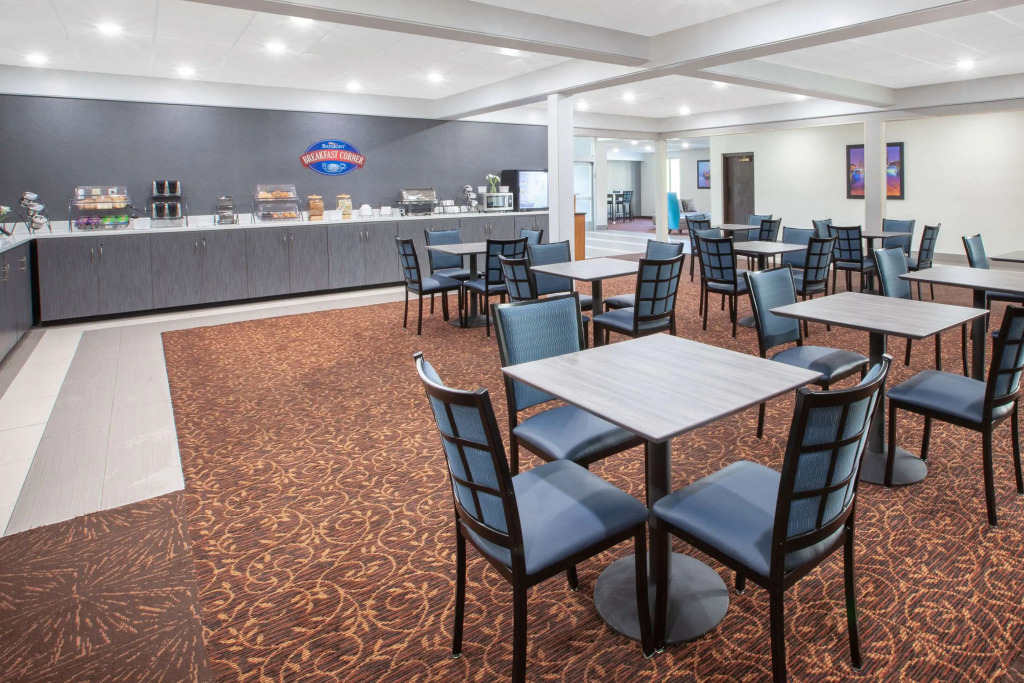 Days Inn & Suites by Wyndham Grand Rapids Near Downtown