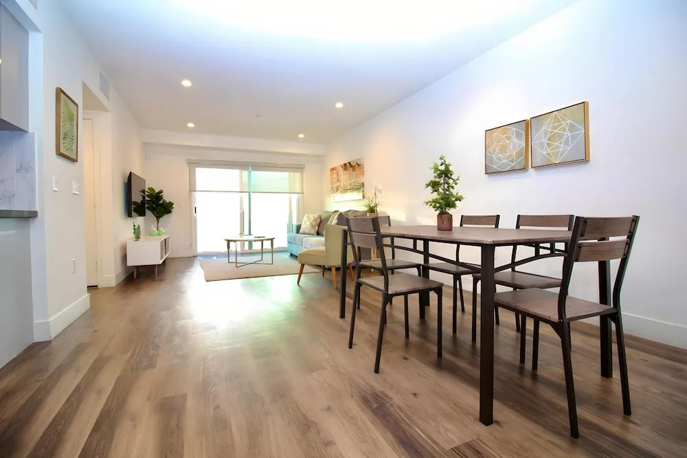 Los Angeles Grand Suites • Free Reserved Parking