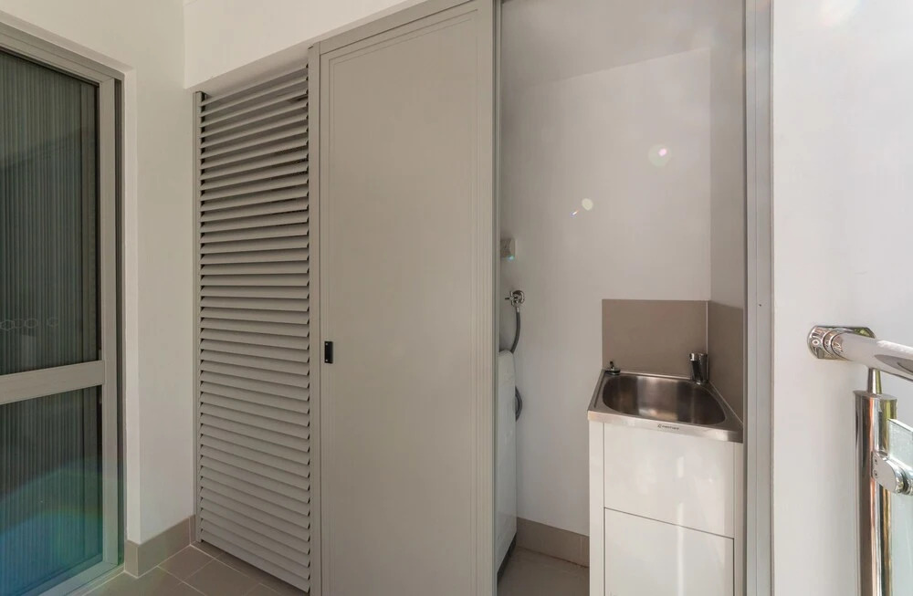 Lakeview Apartment Suite 17
