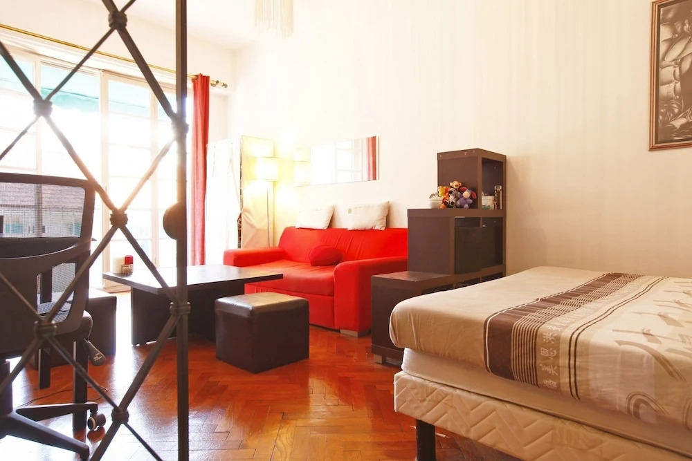 Glamor studio 4 persons with terrace dowtown in Nice