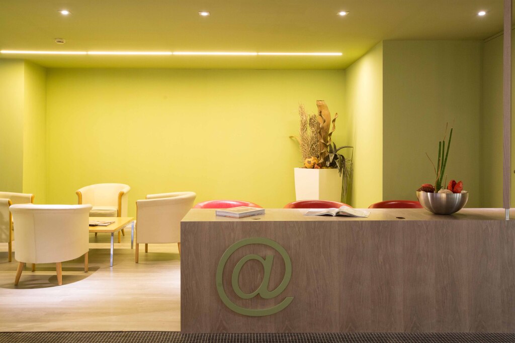 Living Place Hotel
