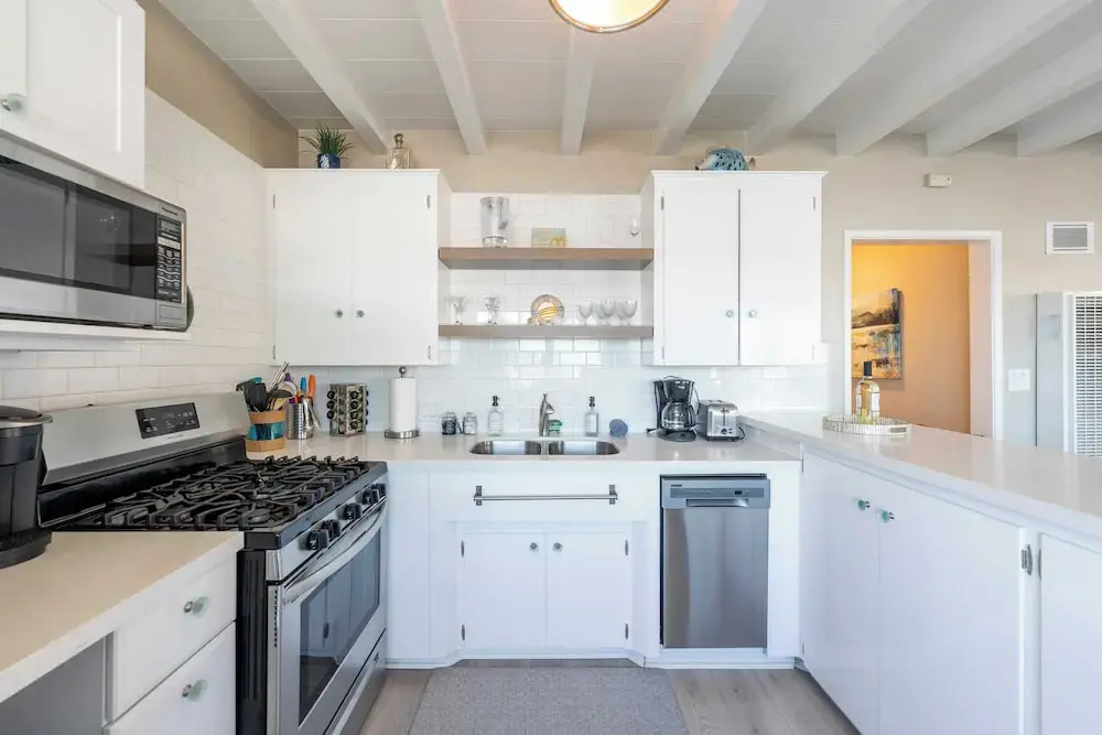 Stylish Newport Condos w/ Dock Access, Walk to Balboa Fun Zone and Beach