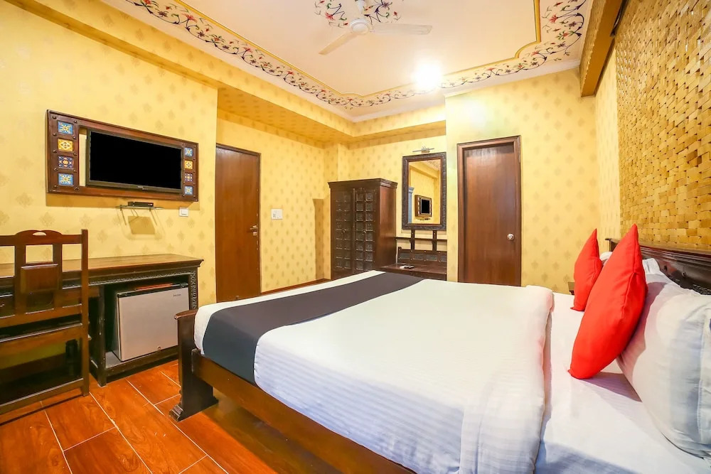Capital O 38526 Hotel Epic