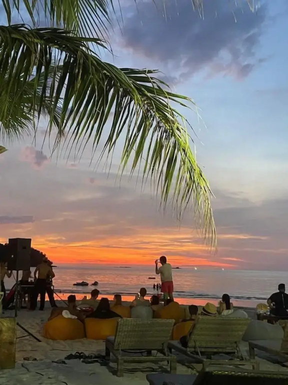 Cenanghill Beachfront