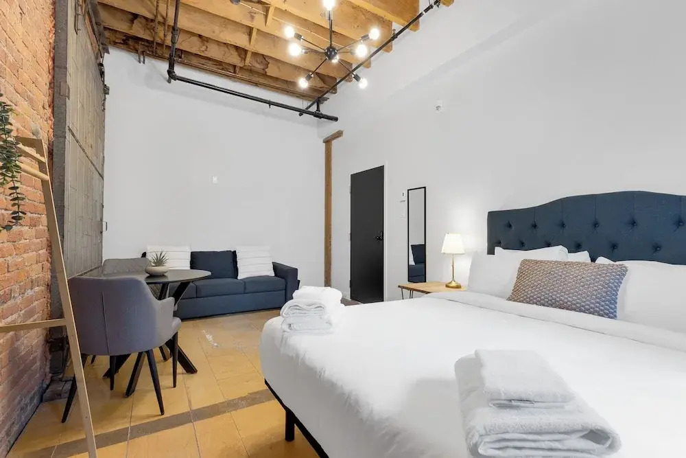 The Little Prince Rooms-Old Montreal