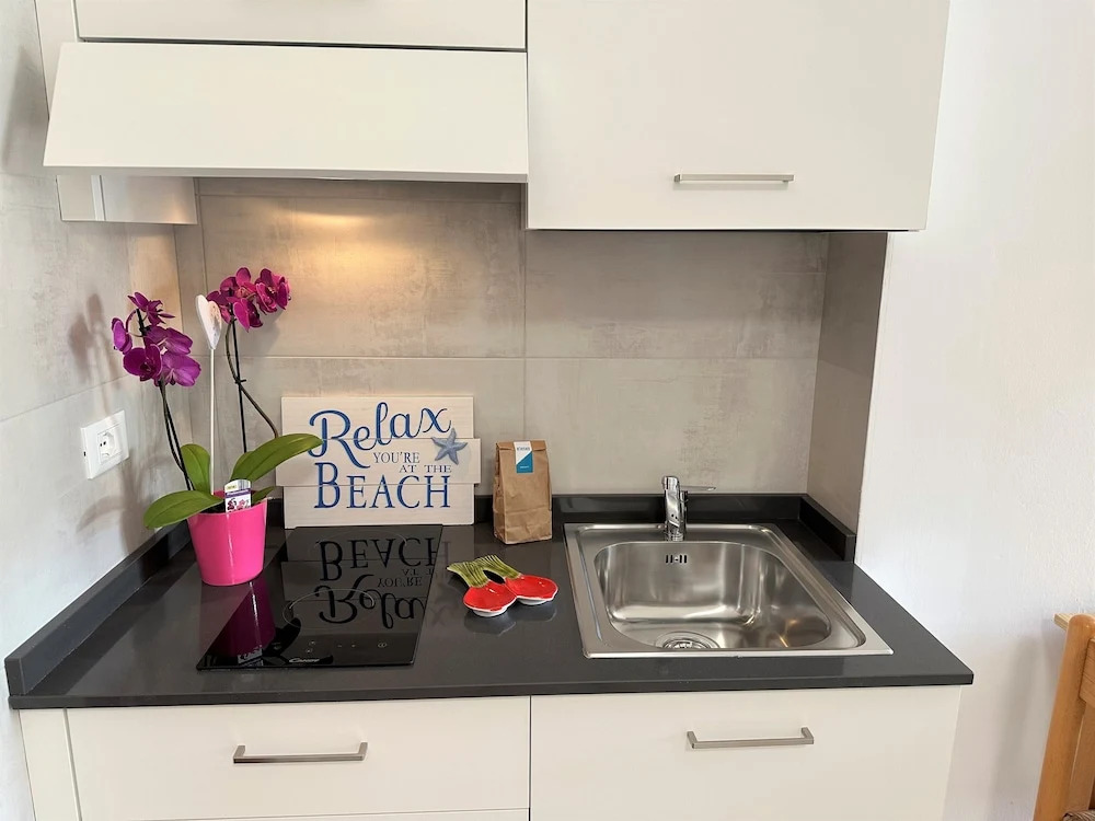 Charming Studio Just a Short Walk From the Beach