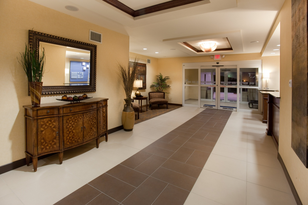 Holiday Inn Express Hotel & Suites LAMAR by IHG