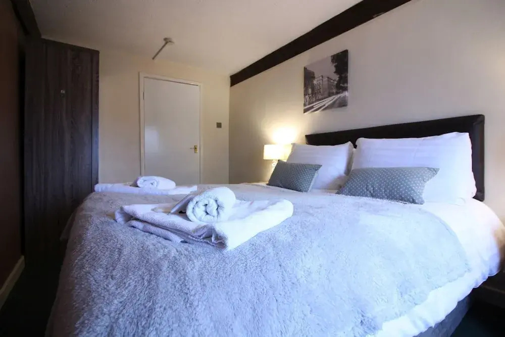Roomtel Riverside Suites
