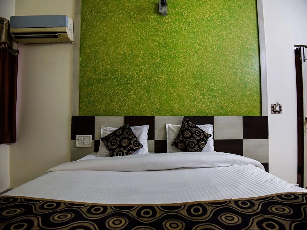 OYO 15769 Hotel Alpine Inn