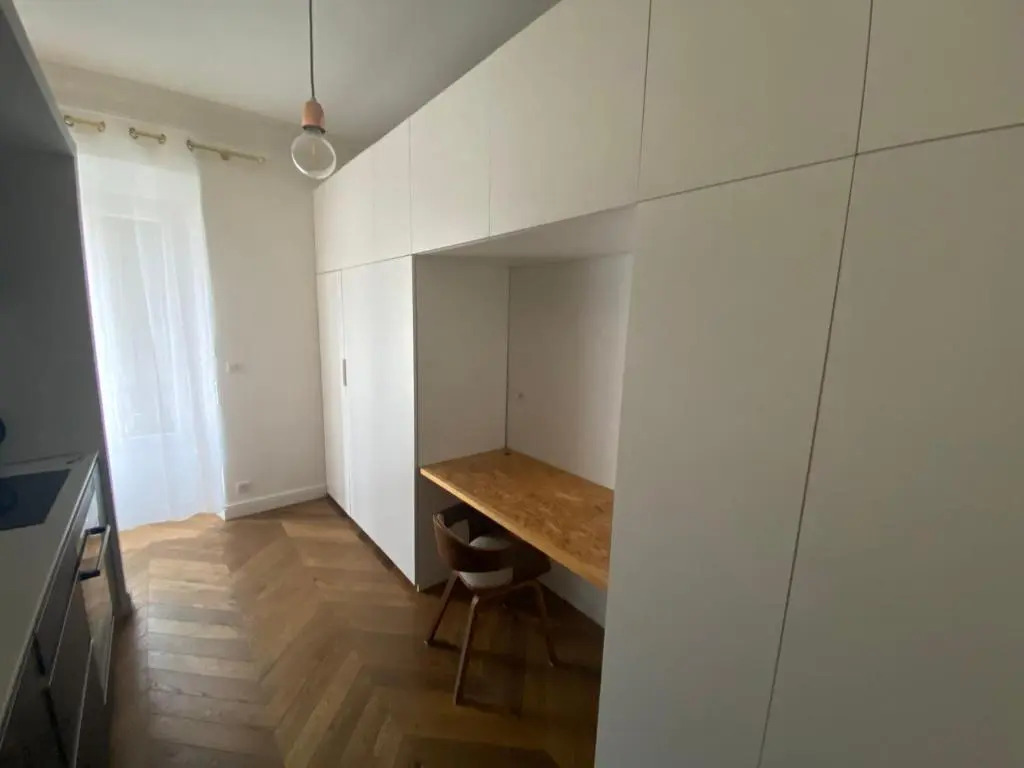 Appartement de maître T3 80m2 en plein centre.