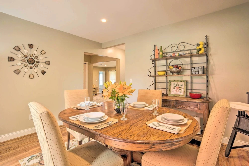 'the Gathering Place' Brenham Home on 6 Acres