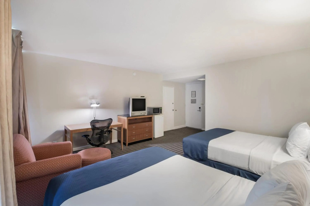 Americas Best Value Inn-Painted Post