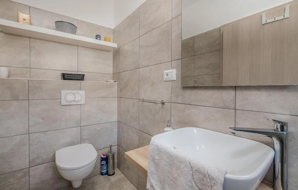Nice Home in Pinezici with Hot Tub, WiFi & 4 Bedrooms
