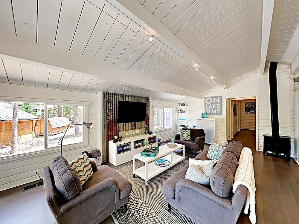 Skyland Hideaway W/ Private Beach By Wood Slopes 3 Bedroom Cabin