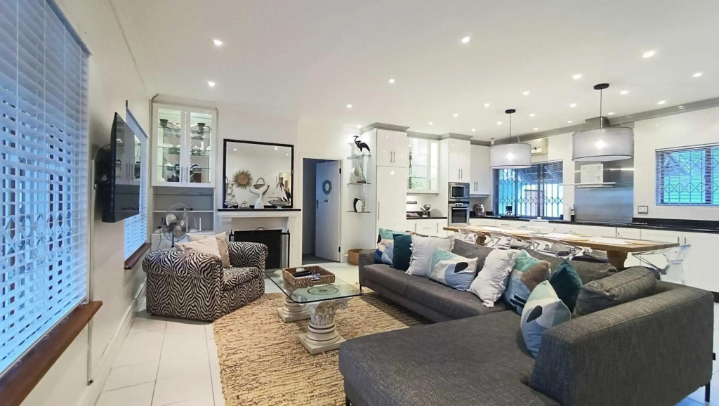 Villa Mintos - 4 bed 3 bath, Pool, 750m to Robberg 5 Beach