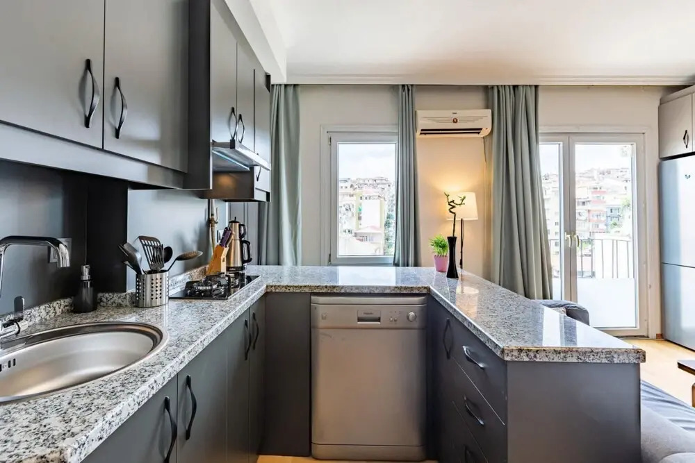 Central and Modern Flat with City View in Sisli