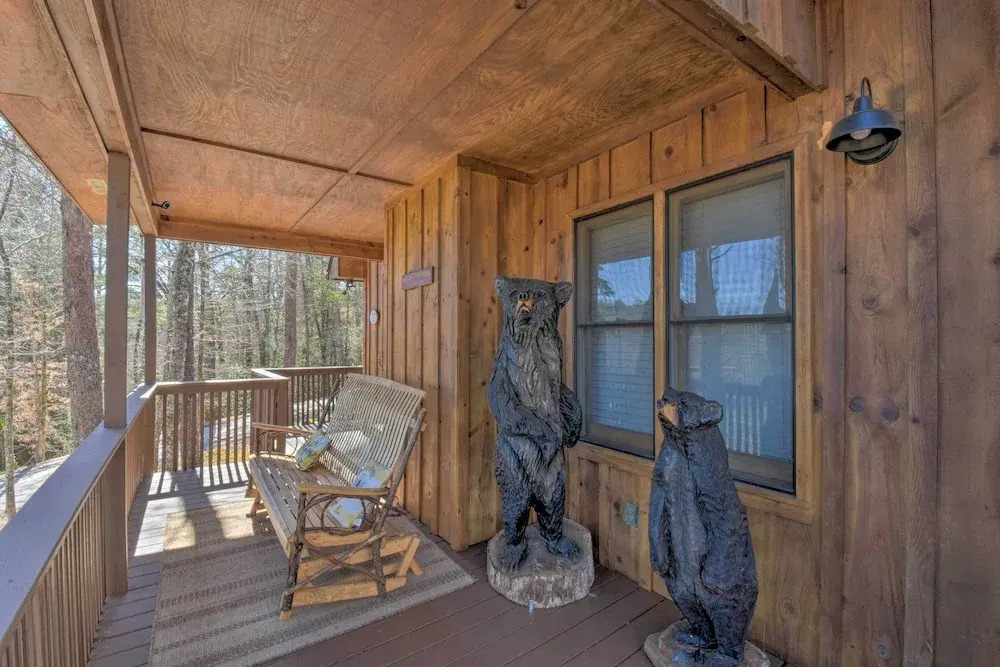 Helen Cabin w/ Deck & Hot Tub < 1/2 Mi to Main St