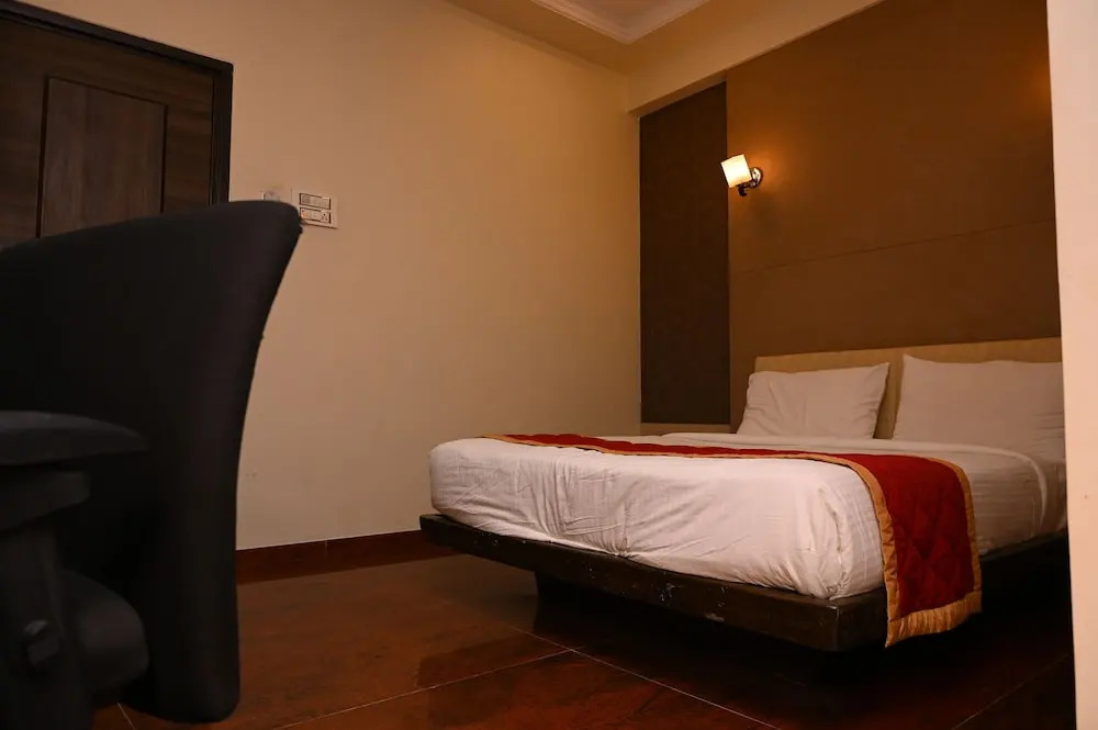 HOTEL CENTER POINT