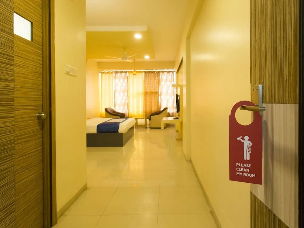 OYO 11091 Hotel Silver Court