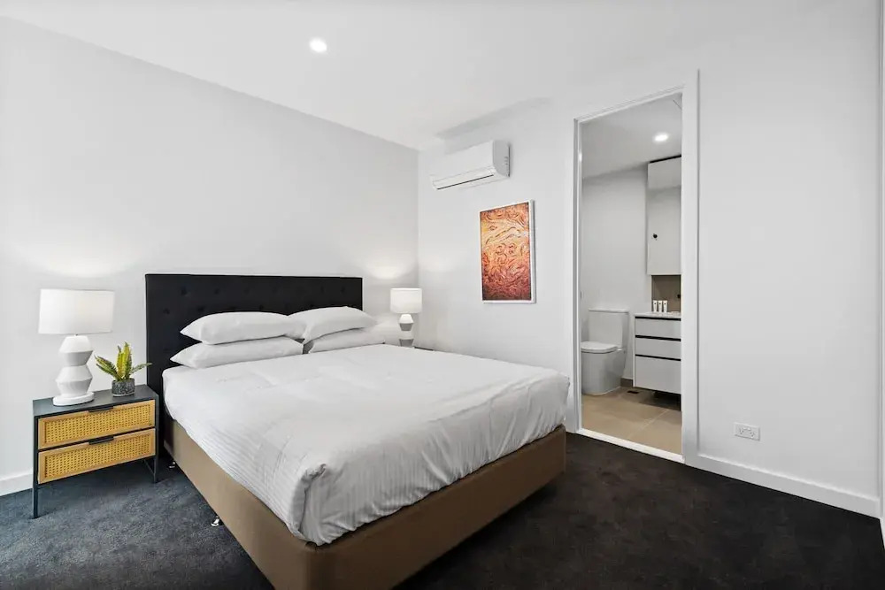 Modern Apartment on Burgundy Precinct & Parklands