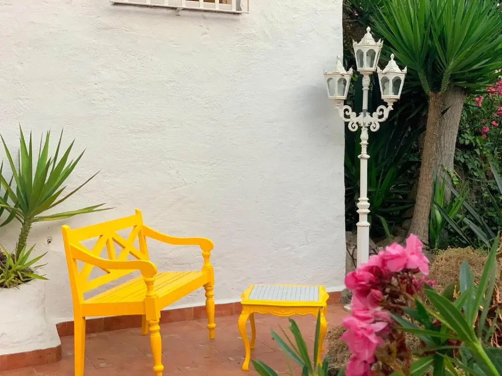 Sunny House, Chayofa