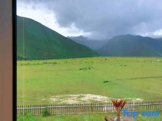 Grassland Snow Mountain Hotel