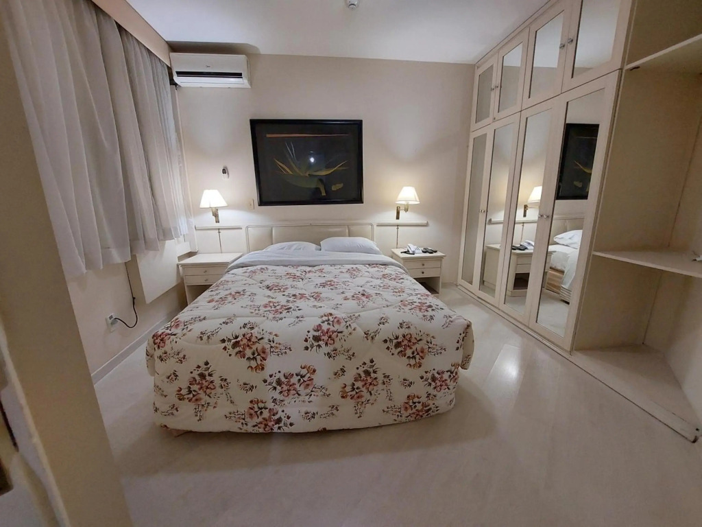 Paulista Wall Street Flat 10