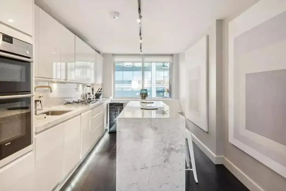 Luxurious 3-bed 2-bath Apartment in Belgravia