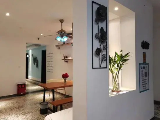 There is an inn in Sanya lane