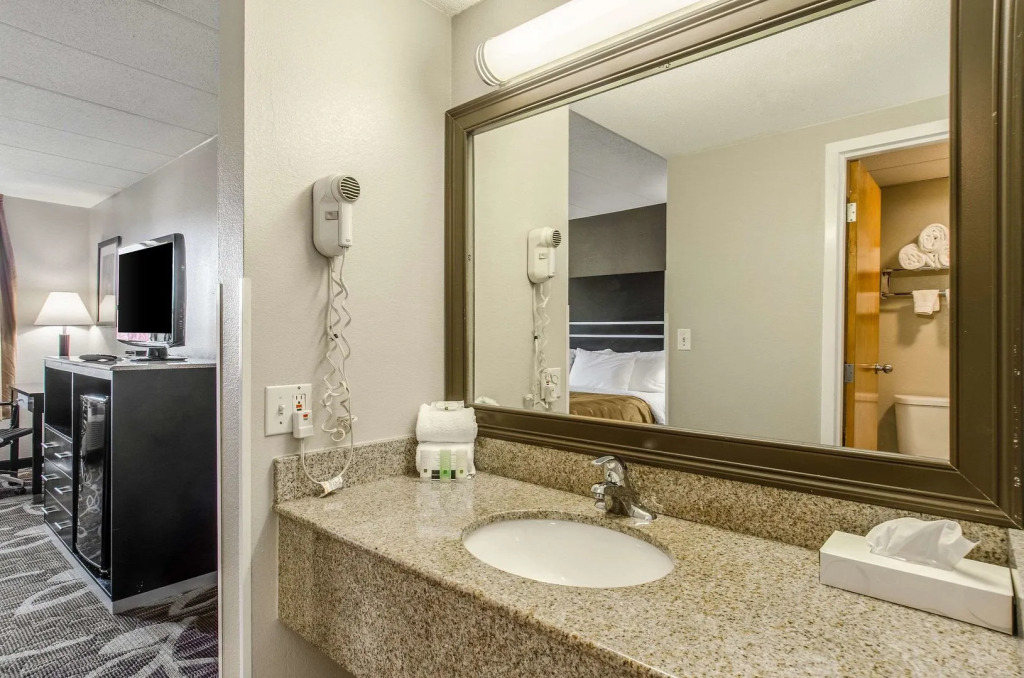 Red Roof Inn & Suites Middleborough