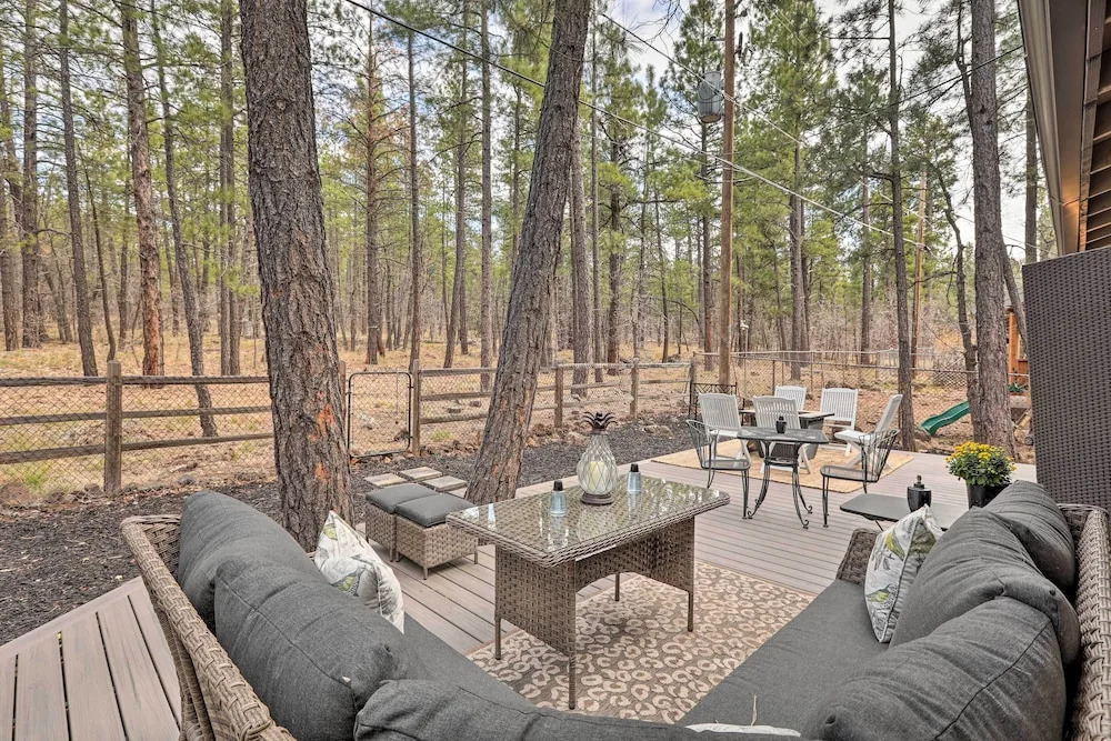 Renovated Cottage w/ Fire Pit in Munds Park!