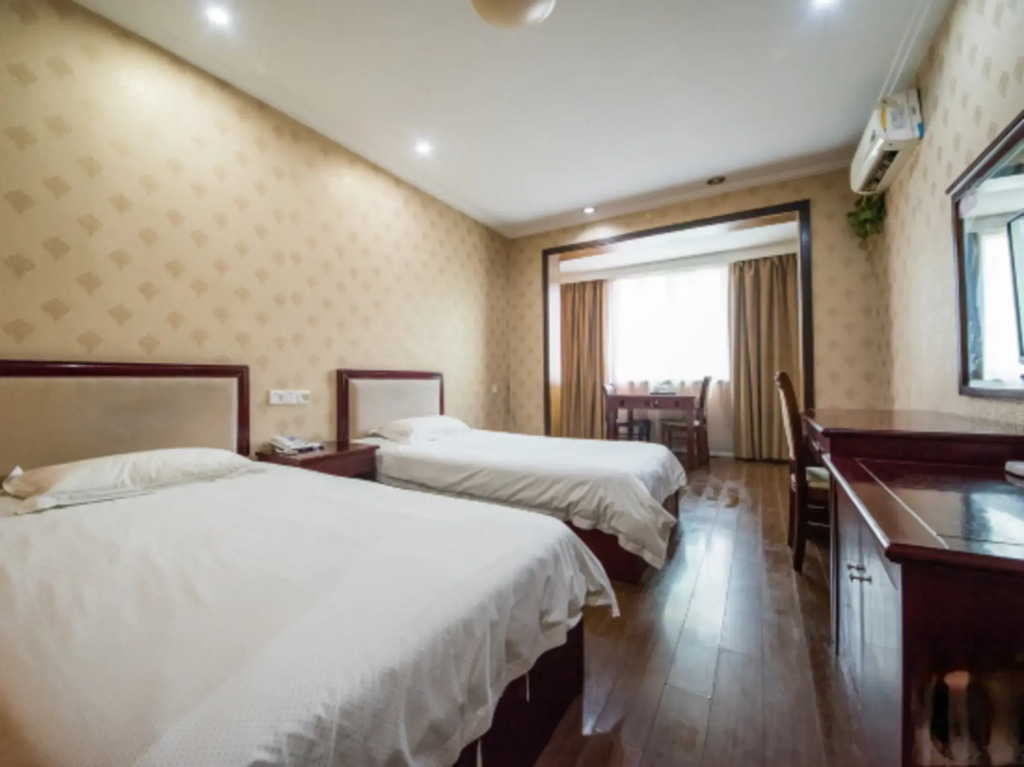 Xihuan Business Hotel (Nantong Outer Ring West Road Open University)