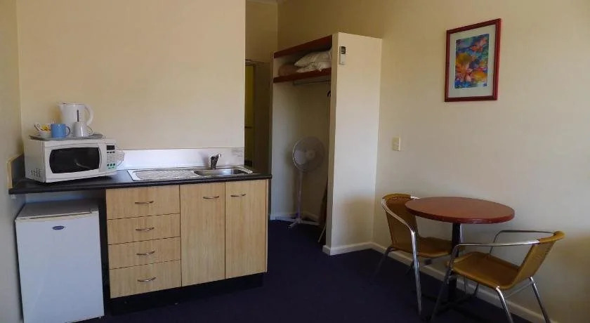 Watersedge Motel