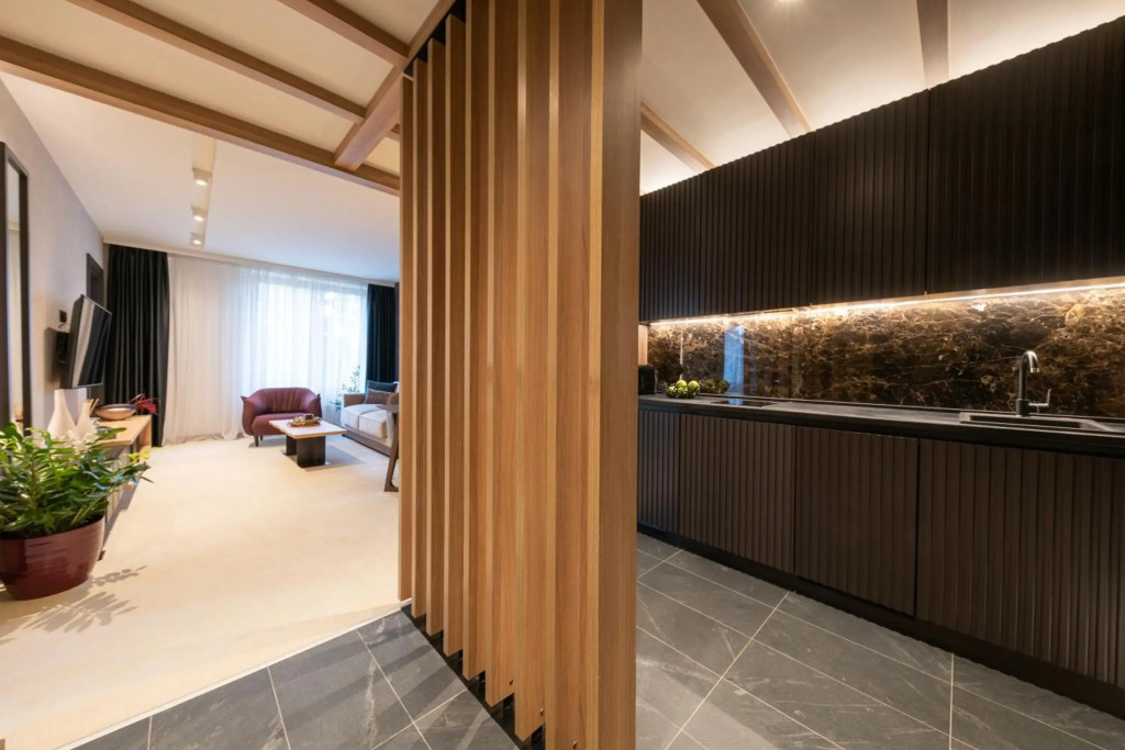 Woodside Residence 325