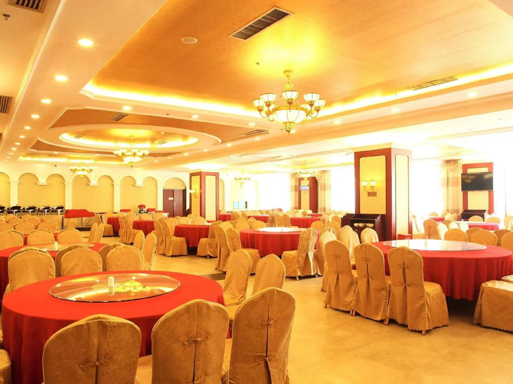 Vienna International Hotel（Guangxi Guilin Yangsuo West Street and Ten-mile Gallery）