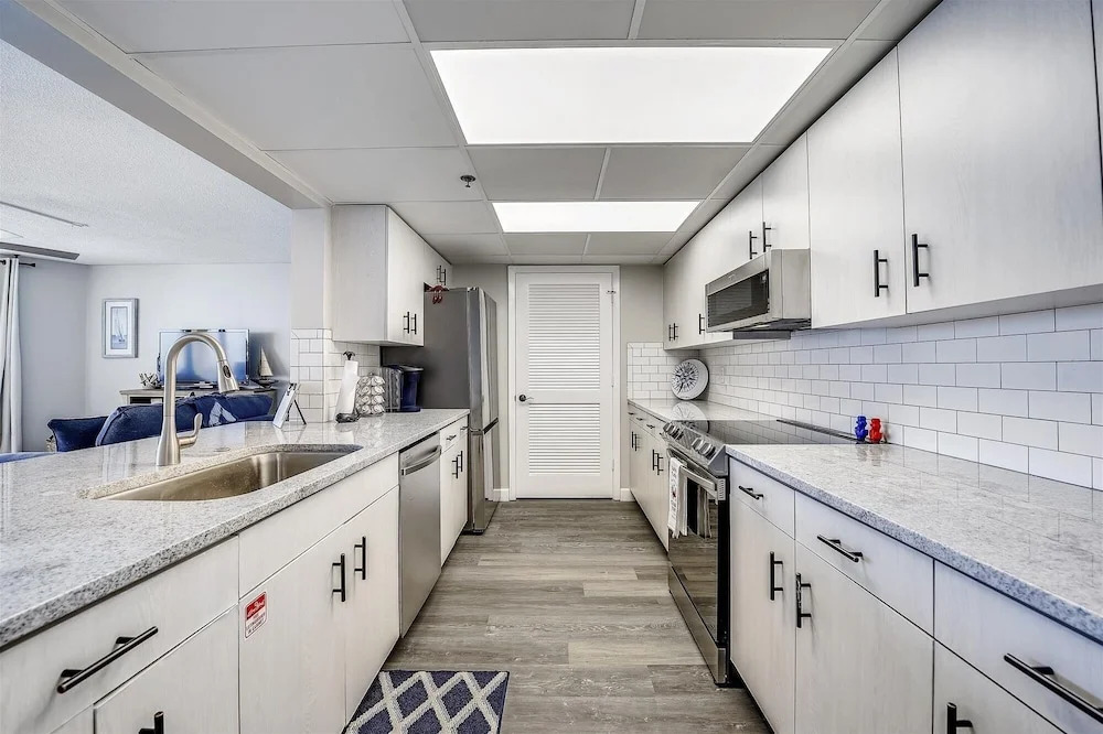 Long Beach Tower 3, #1303 - Completely Renovated 2 Bedroom . 2 Condo by RedAwning