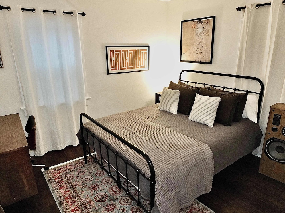 Charming Craftsman - Beach Close