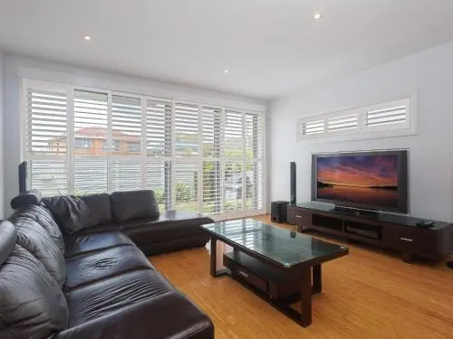 7 Judith Street Stunning duplex with ducted air