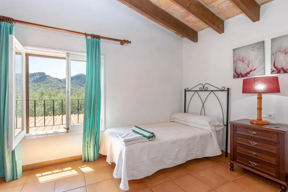 Traditional Charm With Private Pool
