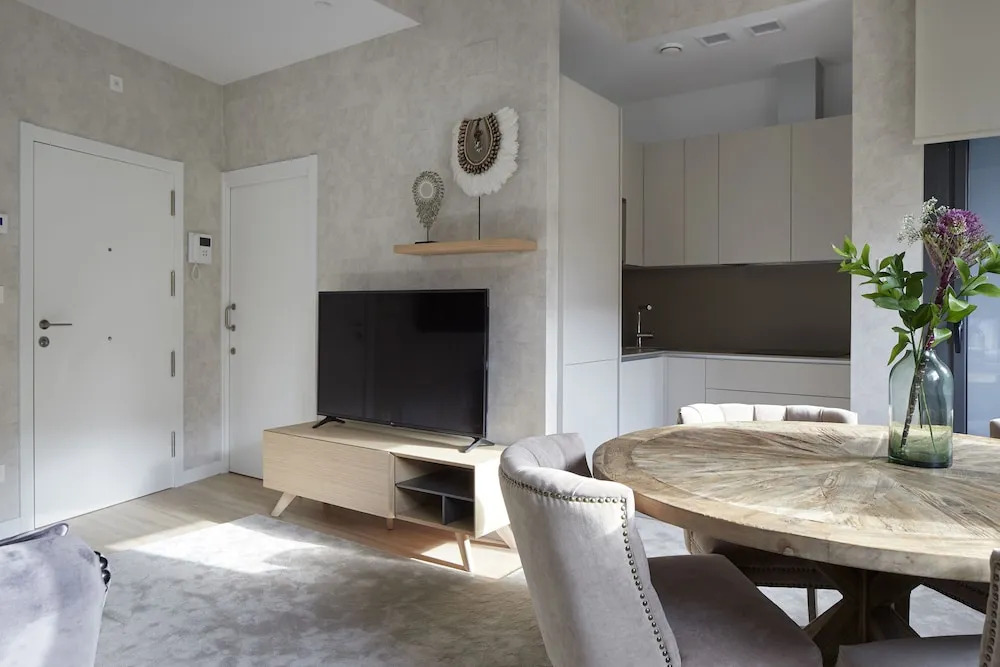 Emeka Suite by FeelFree Rentals