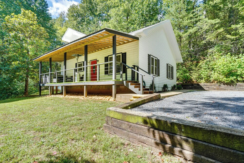 Sevierville Family Home w/ Hot Tub!