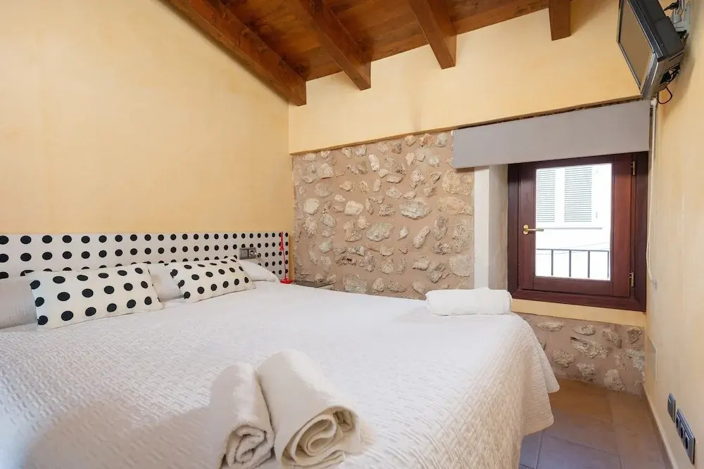 Villa in Buger With Pool & Mountain Views