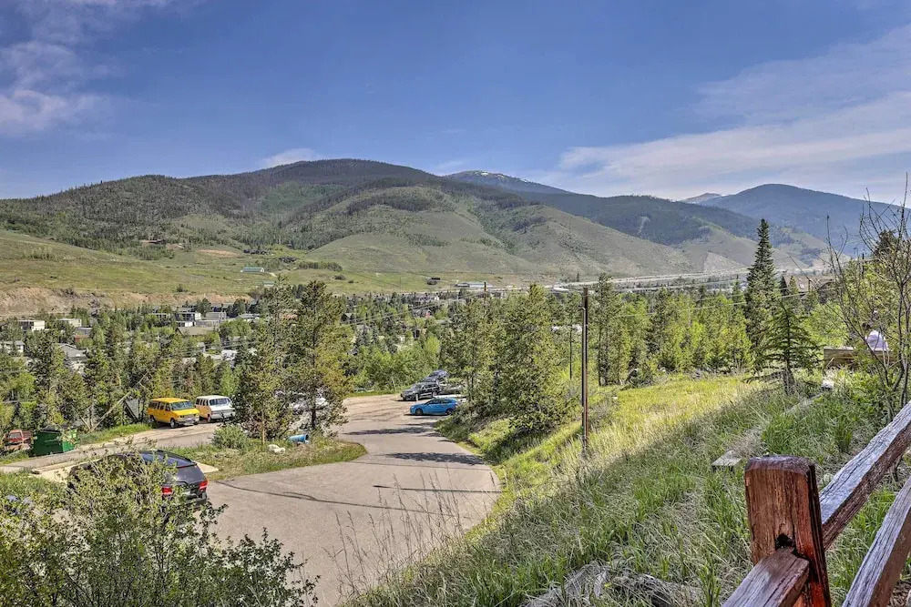 Modern Condo w/ Mtn Views: Near Dillon Reservoir!