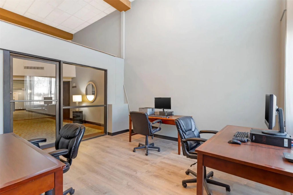 Clarion Hotel & Conference Center Lansing West