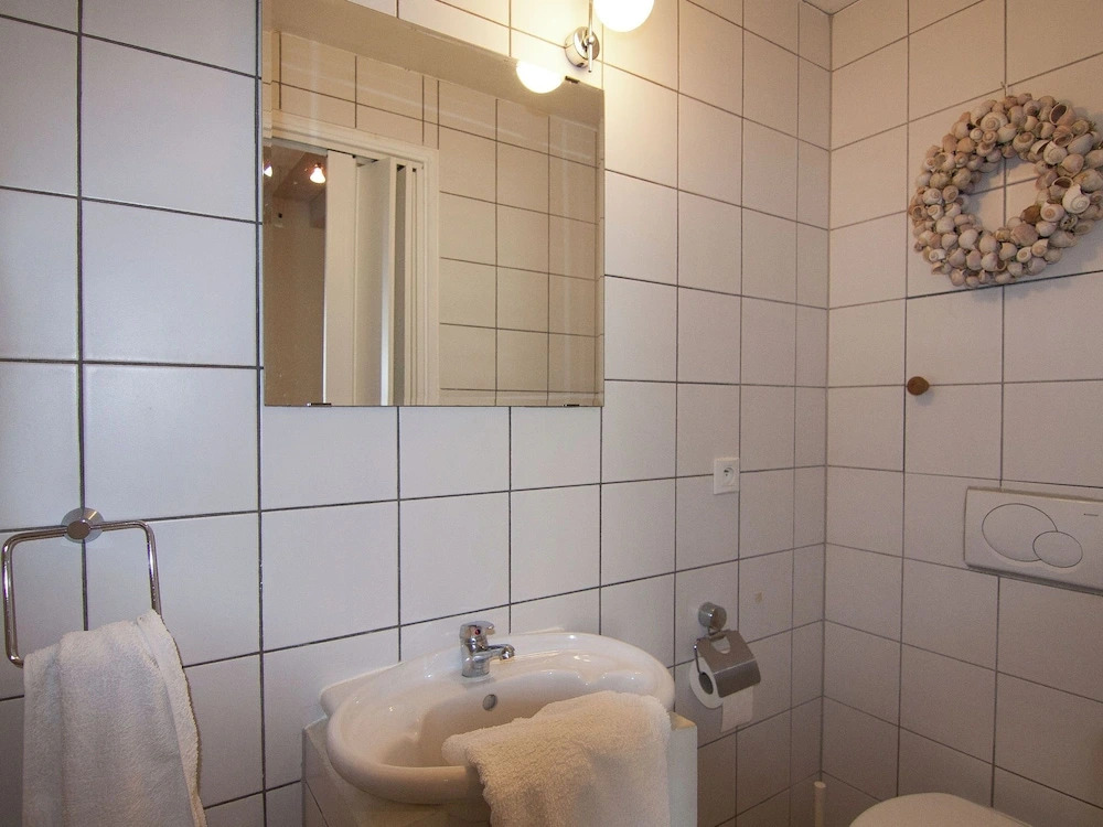 Very nice cottage with studio on a domain with heated pool