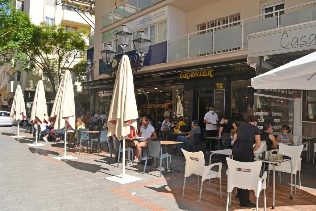 2 BEDROOM 2 BATHROOM APARTMENT in the heart of Fuengirola with big terrace and free parking space close to beach